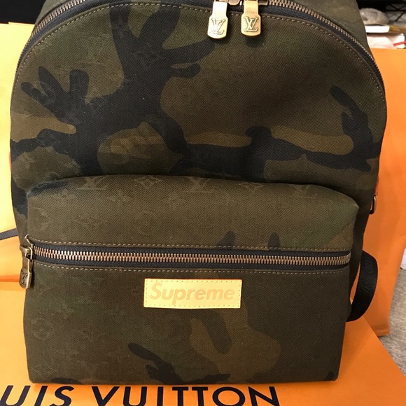 Limited Edition: Louis Vuitton X Supreme Backpack - Picture 2 of 6